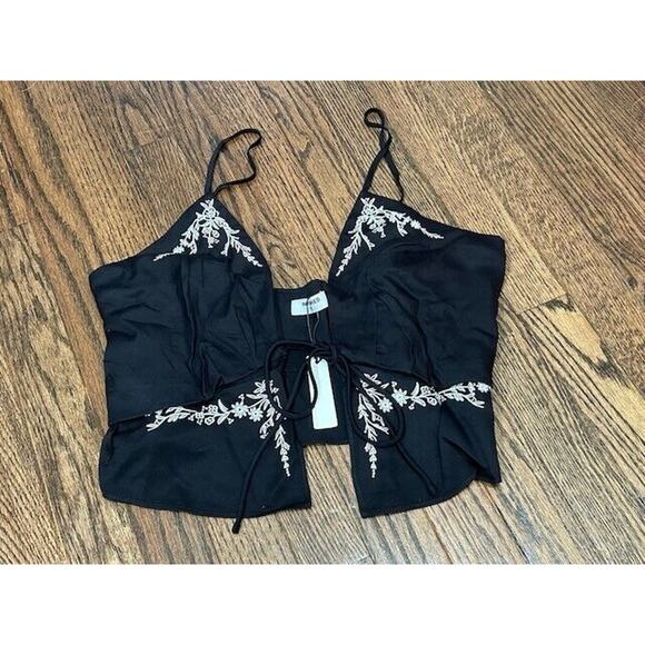 Rumored Womens Wilder Top Embroidered Floral Tie Front Black Size Medium NWT - Picture 2 of 9